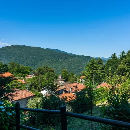 Authentic Rural House 200 Mt Form The Parking 펜션 *